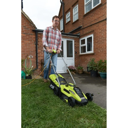фото электрическая газонокосилка ryobi rlm13e33s